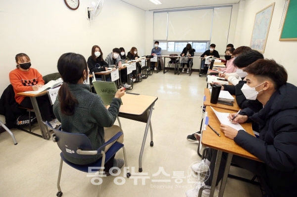 계명대 한국어학당에서 마스크를 착용하고 수업을 진행하고 있다. (사진=계명대 제공)