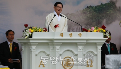 신천지예수교 증거장막성전 이만희 총회장, 연설을 하고 있다