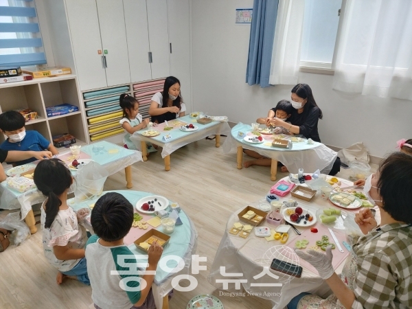 꼬마요리사의 간식만들기 모습(사진=남원시 제공)