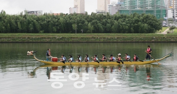 2011년에 열린 울산 한국 강의 날 용선체험(사진=울산시청 제공)