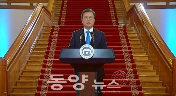 문재인 대통령이 11일 청와대에서 2021년 신년사를 하고 있다. (사진=KTV 유튜브 캡처)