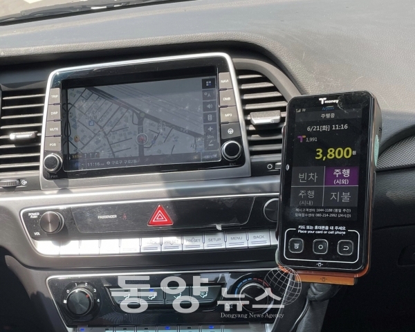 GPS 기반 택시 앱 미터기 사용 모습(사진=서울시 제공)