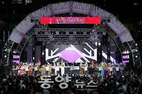지난 21일 화려하게 개막한 ‘천안흥타령춤축제 2022’ 모습. (사진=충남 천안시 제공)