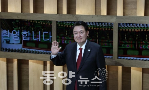 윤석열 대통령은 16일(현지시간) APEC 정상회의장에 도착했다. (사진=대통령실 제공)