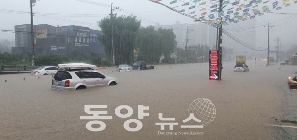 천안지역 집중 폭우로 하천물이 불어나 하천 변 주민 대피 명령이 속속 늘어나고 있다.(사진=독자제공)