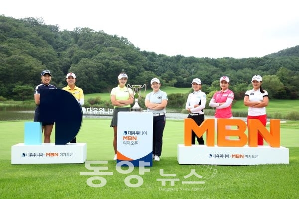 왼쪽부터 이정은, 김효주, 김하늘, 신지애, 박민지, 최혜진, 박현경(사진=KLPGA 제공)