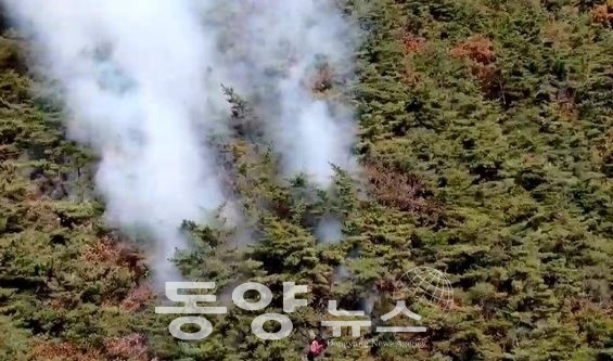30일 오전 11시 50분께 서울 은평구 북한산 족두리봉 5부 능선 인근에서 불이 나 북한산 8000㎡ 가량을 태웠지만 다행히 인명피해는 없는 것으로 전해졌다.(사진=소방청 제공)
