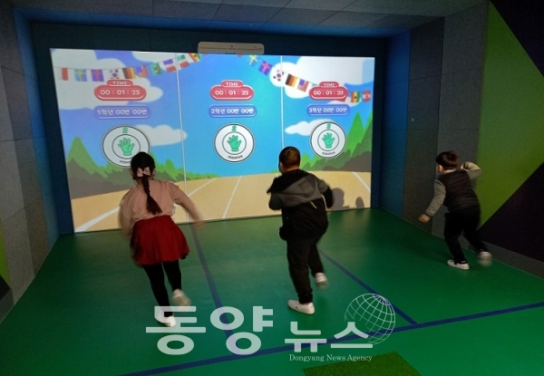 올해 3월 준공한 청주 봉명초등학교 VR 스포츠실 (사진= 청주시 제공)