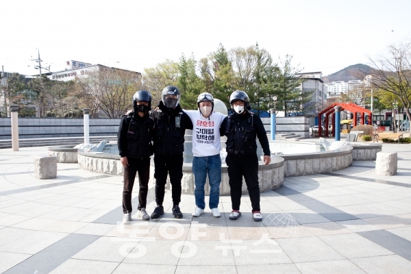 경북 구미시 봉곡동 테마파크 공원에서 청년라이더들과 만난 이양호 예비후보(사진=이양호 예비후보 사무실 제공)