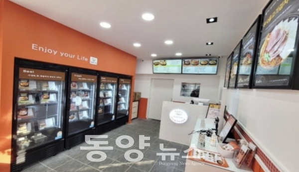 서울교통공사는 서울 지하철 상가에서 오는 8월부터 순차적으로 밀키트 판매리를 시작할 것이라고 17일 밝혔다.