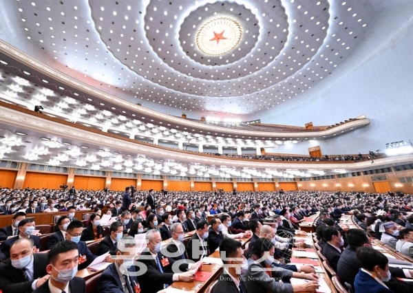 13일 베이징 인민대회당에서 열린 제14기 전인대 제1차 회의 폐막회 현장.