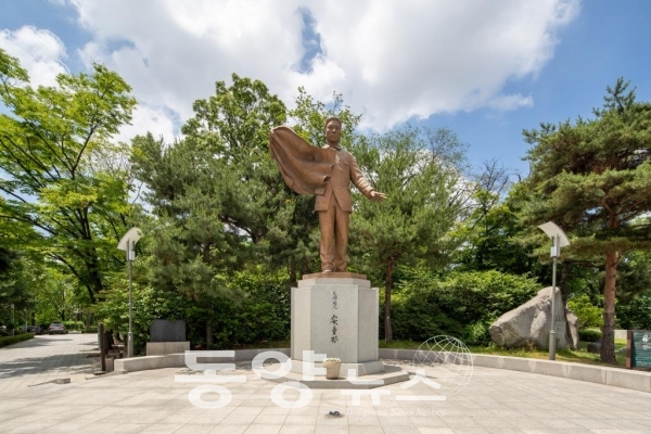 서울시 남산에 위치한 안중근의사기념관. 이곳 광장에는 안중근 의사 동상이 전시돼 있다. (안중근의사기념관 제공)