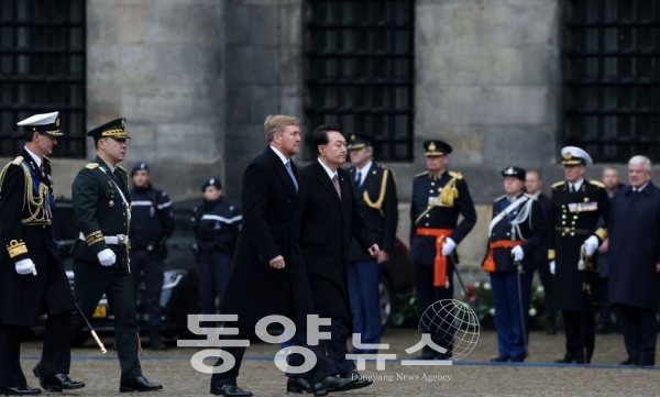 윤석열 대통령은 12일(현지시간) 네덜란드 국빈 방문 공식 환영식에 참석하고 있다. (사진=대통령실 제공)